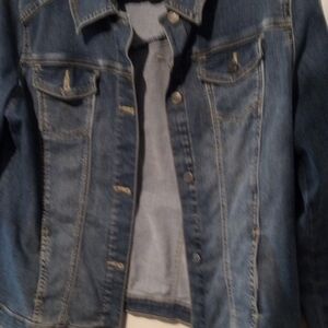 Riders by Lee Blue Jean Jacket with Classic Design and Contrast Stitching